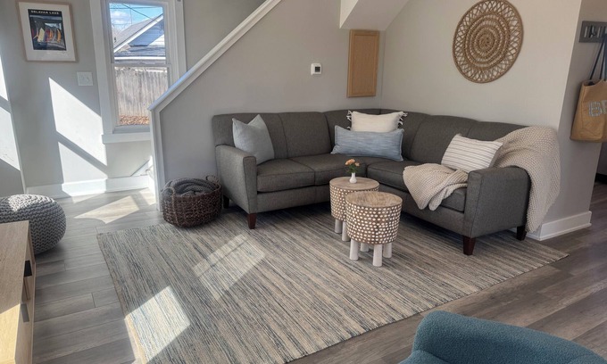 Delavan Lake Cottage | Charming 2-bedroom cottage in Delavan, Walk to Lake!