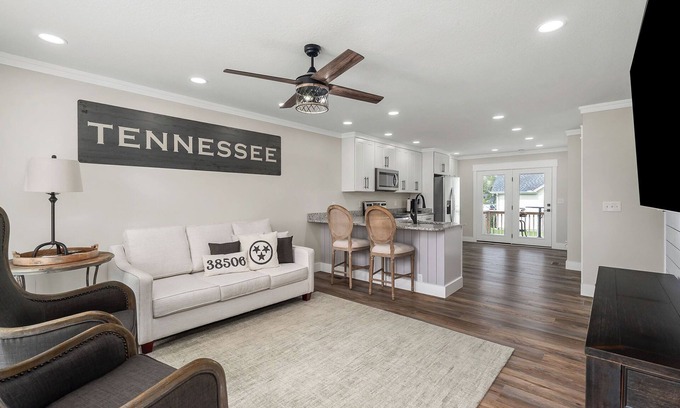 Algood House | Charming 2-bedroom Duplex in quaint Algood area with WiFi, HVAC, Washer-Dryer