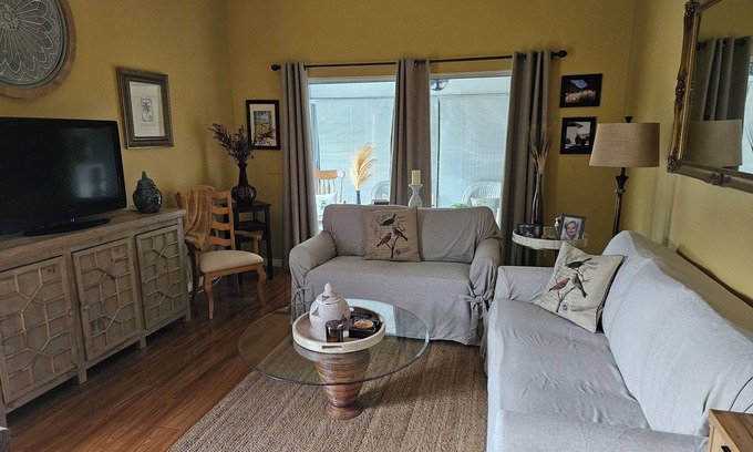 Venice Villa | Charming 2-bedroom detached villa with enchanting courtyard for seasonal rental.