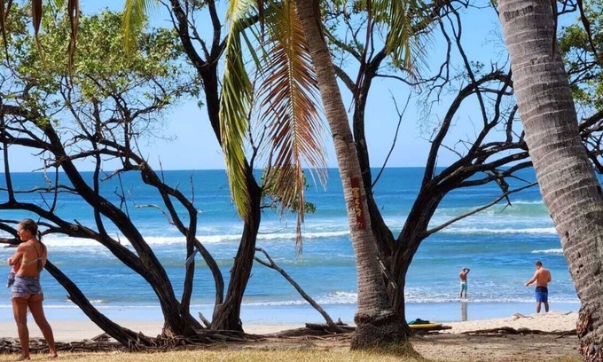 Paraiso House | Charming 2-bedroom house with WiFi, AC in serene Guanacaste Playa Negra, surf.