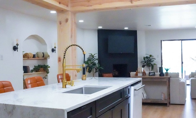 Las Cruces House | Charming 2-bedroom house with WiFi, AC in awesome Las Cruces