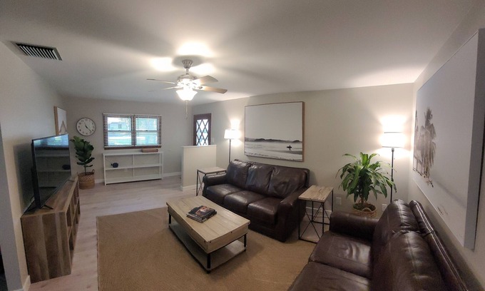 Vero Beach Apartment | Charming 2-bedroom hideaway with AC and WiFi in lovely Vero Beach