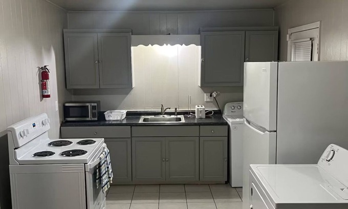 Paw Creek House | Charming 2-bedroom Haven. 10 minutes from Uptown.