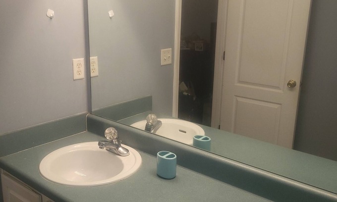 Ellenwood House | Charming 2-bedroom house with deck, WiFi, AC in Ellenwood