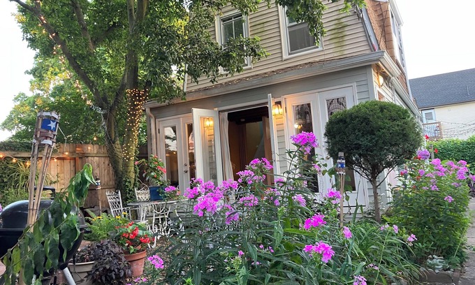 Highlands House | Charming 2-bedroom house in quaint Highlands with AC, WiFi