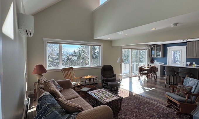 Spruce Head House | Charming 2-bedroom house in marvelous Spruce Head with WiFi, AC