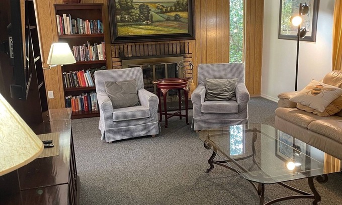 Marylhurst House | Charming 2-bedroom house in beautiful West Linn