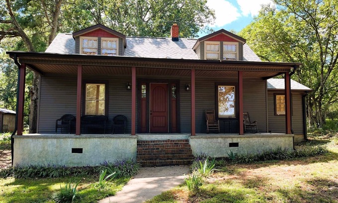 Easley House | Charming 2-bedroom home in tranquil Easley