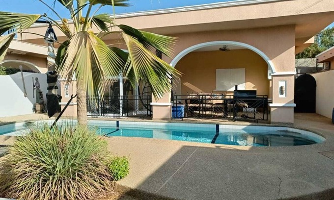 Ngaparou House | Charming 2-bedroom house with fitness room, WiFi in Ngaparou. Airport pick up.