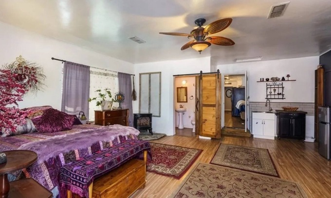 Oakhurst House | Charming 2-bedroom house in Oakhurst with WiFi access
