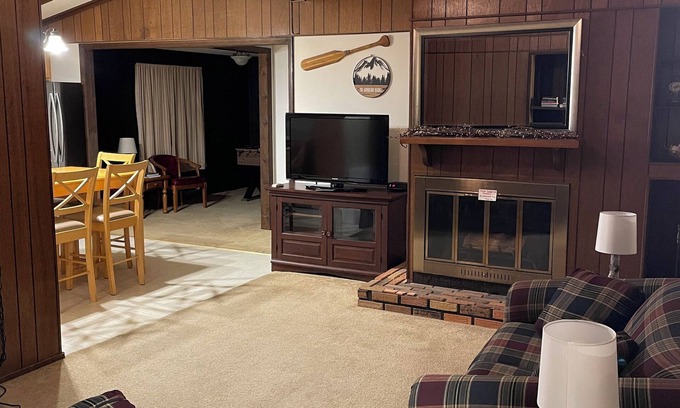 Townsend House | Charming 2-bedroom house with WiFi, AC in wonderful Townsend