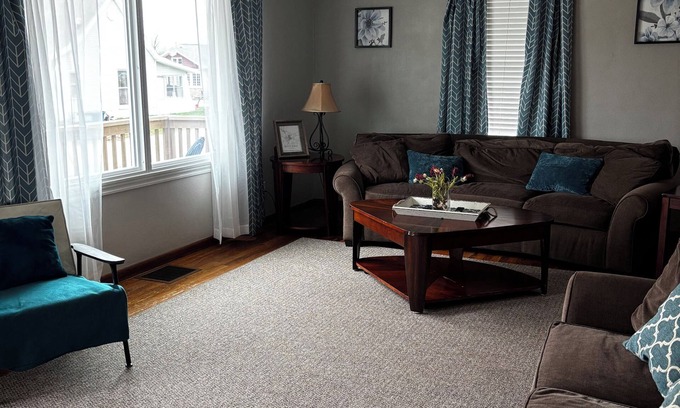 Bedford House | Charming 2-bedroom house with WiFi, AC in superb Bedford
