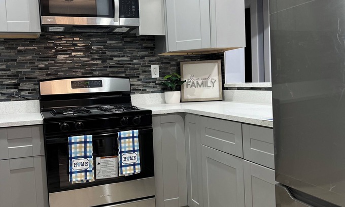 Detroit House | Charming 2-bedroom house in amazing Detroit with WiFi