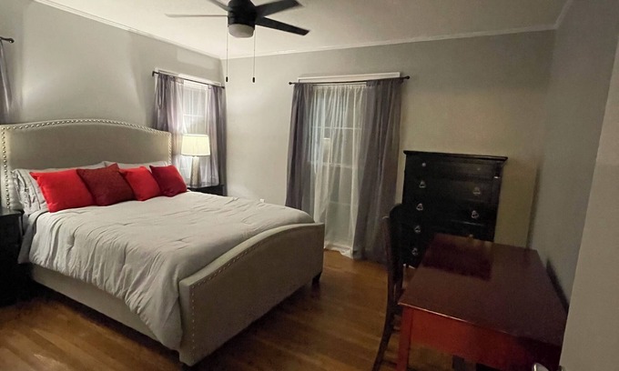 Oak Cliff House | Charming 2-bedroom house in Dallas with AC