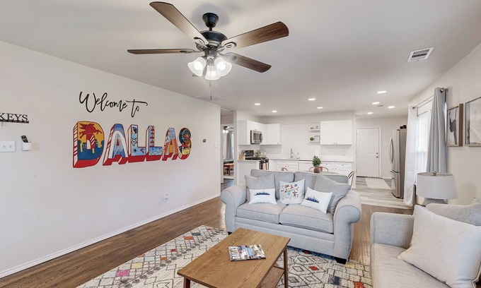 Oak Cliff House | Charming 2-bedroom house near Bishop Arts