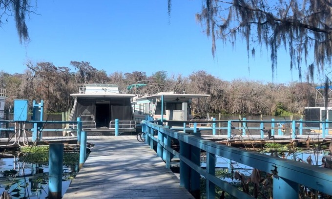 River Ridge Boat Rental | Charming 2 bedroom house boat on St John’s River in Deland “Kingfisher”