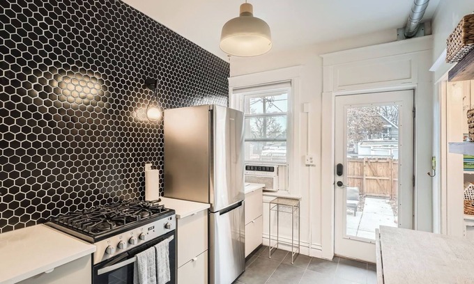 Speer House | Charming 2-bedroom house with AC and Yard in fabulous Denver