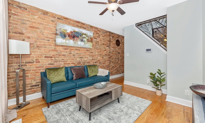 Frederick House | Charming 2-bedroom row house in Historic Downtown Frederick