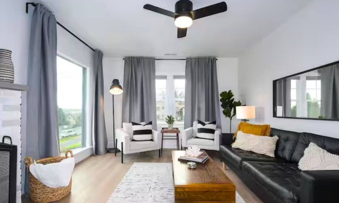 Camas House | Charming 2 Bedroom Stay in Camas