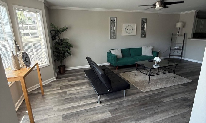 Athens House | Charming 2-bedroom townhome in marvelous Athens with AC