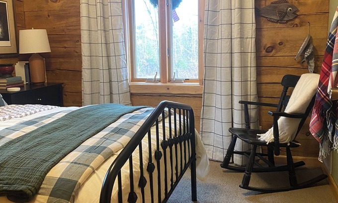 Balsam Lake Cabin | Charming 2 bedroom cabin w/loft on White Ash Lake