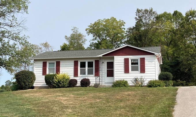 Bloomington House | Charming 2-bedroom house with WiFi, AC in brilliant Bloomington