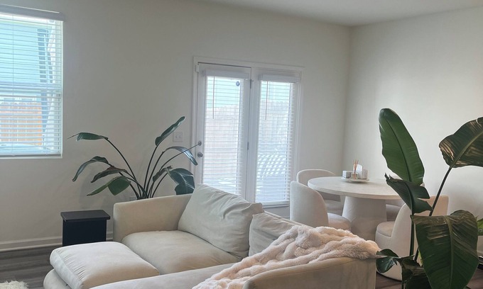 Cartersville Condo | Charming 2-bedroom condo in peaceful Cartersville with Neighborhood Coffee Shop