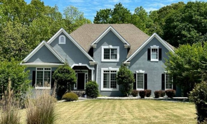 Fayetteville House | Charming 2-bedroom in Fayetteville with heated pool and green egg!