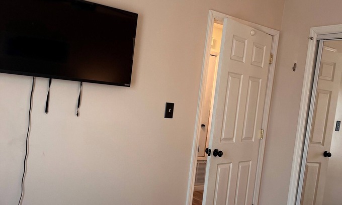 Gulf Breeze Apartment | Charming 2-bedroom apartment with AC, WiFi in brilliant Gulf Breeze
