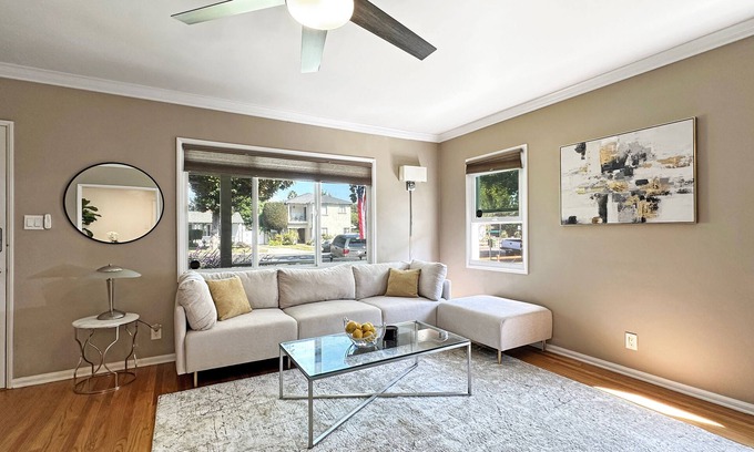 West Los Angeles House | Charming 2-bedroom house in beautiful West Los Angeles