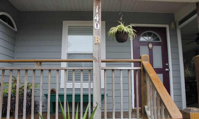 Port St. Joe Cottage | Charming 2-bedroom cottage with WiFi and AC in Port St. Joe
