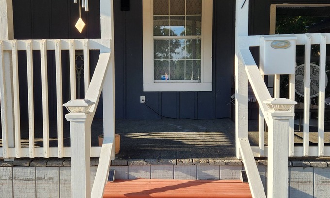 Denver Heights House | Charming 2-bedroom Craftsman bungalow in lovely San Antonio