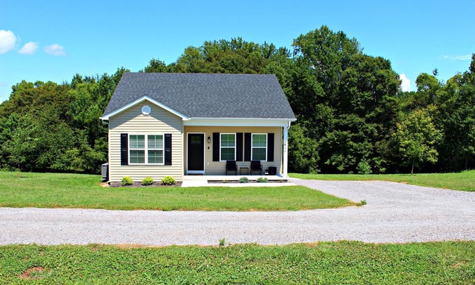 Scottsville Cottage | Charming 2-bedroom cottage near Barren River Lake