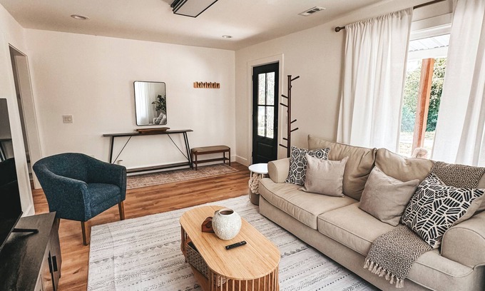 Spartanburg House | Charming 2-bedroom house with WiFi, AC in Spartanburg