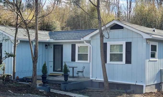Weaverville House | Charming 2-bedroom house in pleasant Weaverville with AC