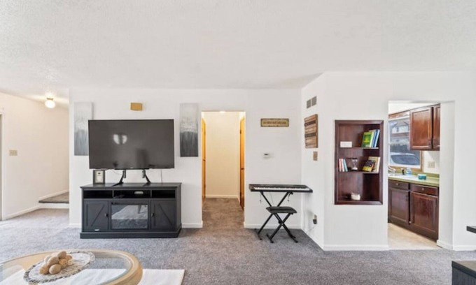 Des Moines House | Charming 2 bedrooms with sofa bed townhome wonderful place in Des Moines area