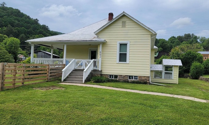 Butler Cottage | Charming 2 BR/2BA cottage in Butler-great covered porches, big fenced yard