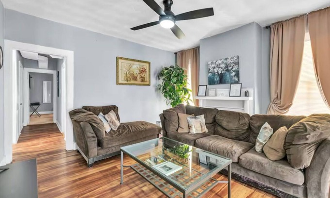 Portsmouth Apartment | Charming 2 BR vintage duplex upstairs apartment in Historic Portsmouth AC & WIFI