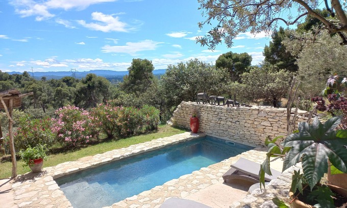 Cavaillon House | Charming 2-person gite with pool between Luberon and Alpilles