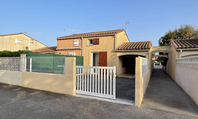 Saint-Cyprien Plage Villa | Charming 2-Room Villa with Mezzanine, Garage, AC, and Garden—Close to Beach, Pets Welcome