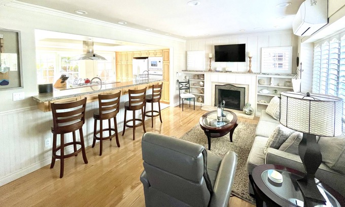 Hermosa Beach Cottage | Charming 2bd,2ba beach cottage steps from the sand