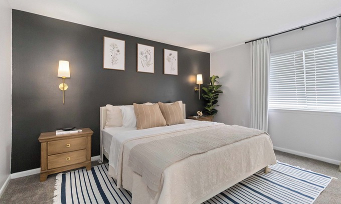 Charlotte Condo | Charming 2BR/1.5BA Condo Near NoDa & Uptown Free Parking + Full Kitchen