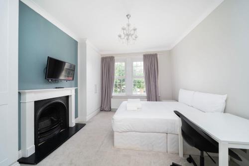 Southgate House | Charming 2BR House on Avenue Road