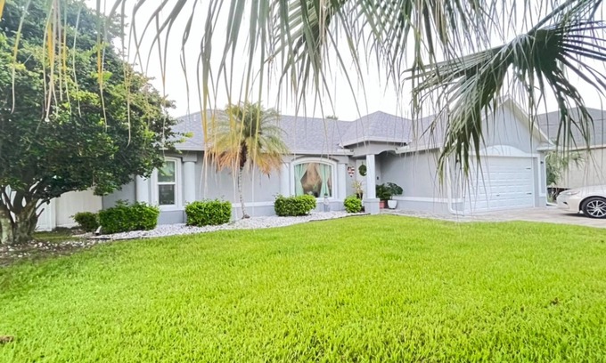 Indian Trails House | Charming 3/2 15 min. To beach , Pet friendly, fully fenced backyard