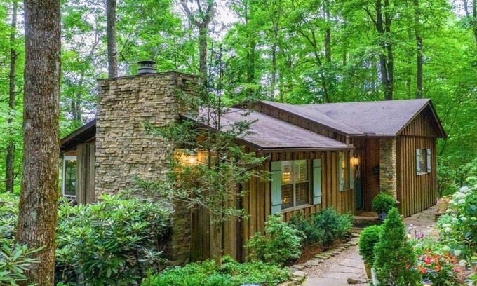 Mirror Lake House | Charming 3/2.5 Cottage in Mirror Lake Near Downtown!