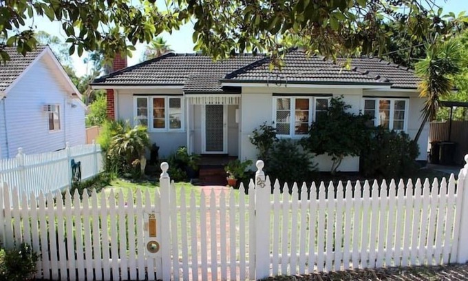 East Victoria Park Cottage | Charming 3 bedroom Cottage close to Perth CBD, Perth Airport and Curtin Uni