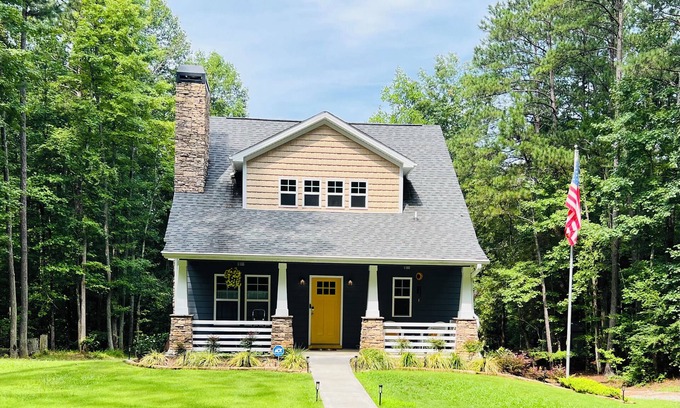Palmetto House | Charming 3 Bdrm House 6 mins from Serenbe on 5+ Wooded Acres with Pond