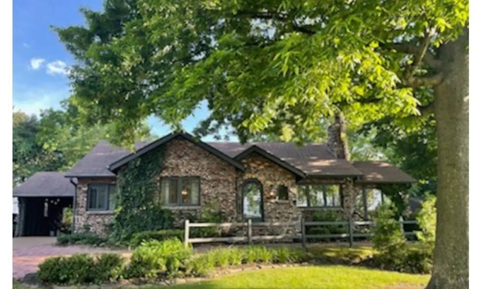 Jackson House | Charming 3 bed 2 bath w/Pool