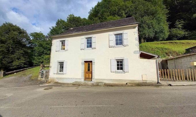 Escot Cottage | Charming 3 Bed Béarnaise house - Minutes from hiking spots !