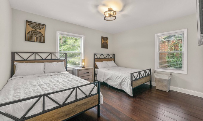 Sylvan Hills House | Charming 3 Bed Bungalow Family Retreat: Sleeps 6